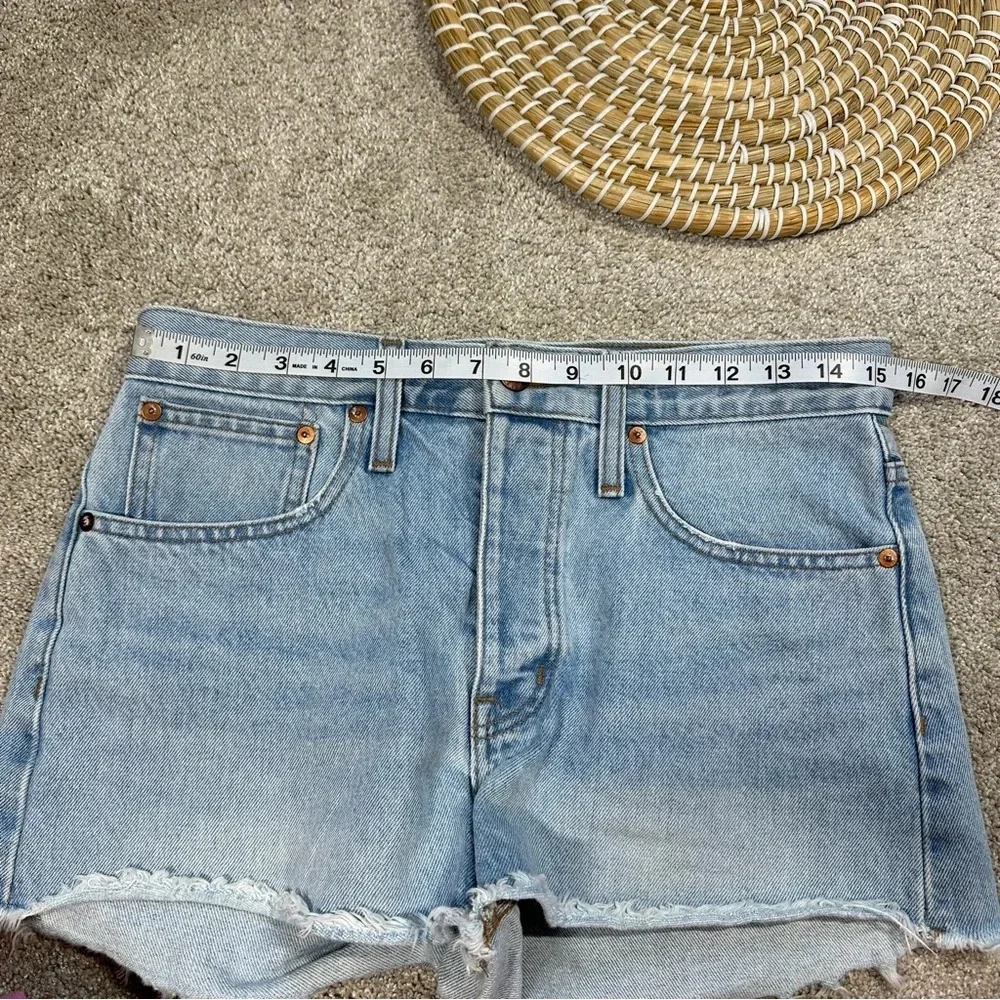 Madewell Relaxed Denim Shorts in Dunwoody Wash Blue Size 26